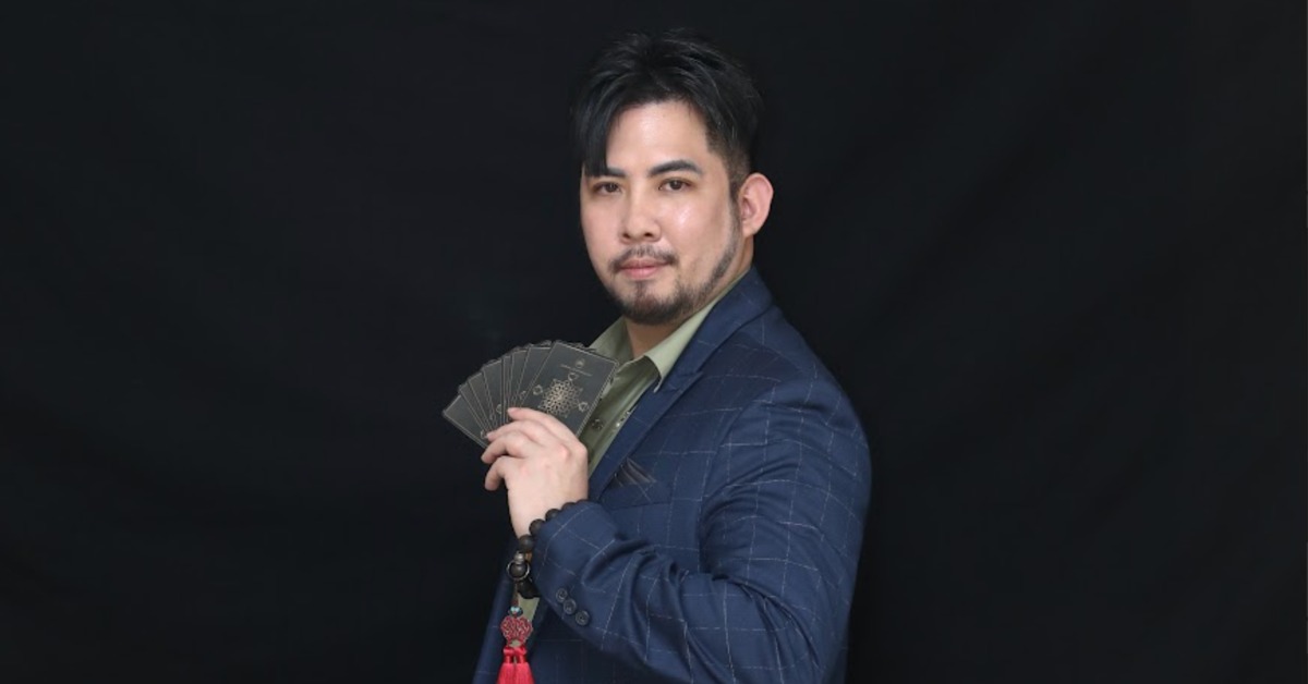 阿谷老師擅長雷諾曼牌卡占卜。(圖/秦芸殿提供)