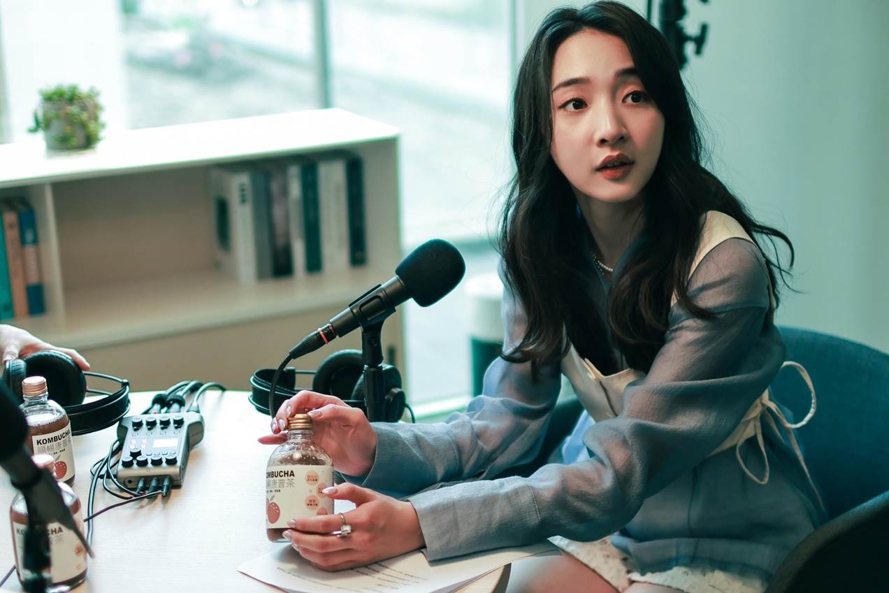 李沐在劇中飾演懷抱完美主義的服裝設計總監，也因此對自己的婚紗和婚姻很有想法。（圖／寬想國際娛樂提供）