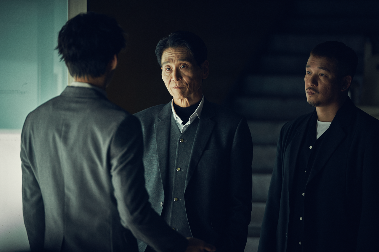 飾演「東門幫」喜爺的喜翔,這次為了利益拋下情意。(圖/曼尼娛樂)