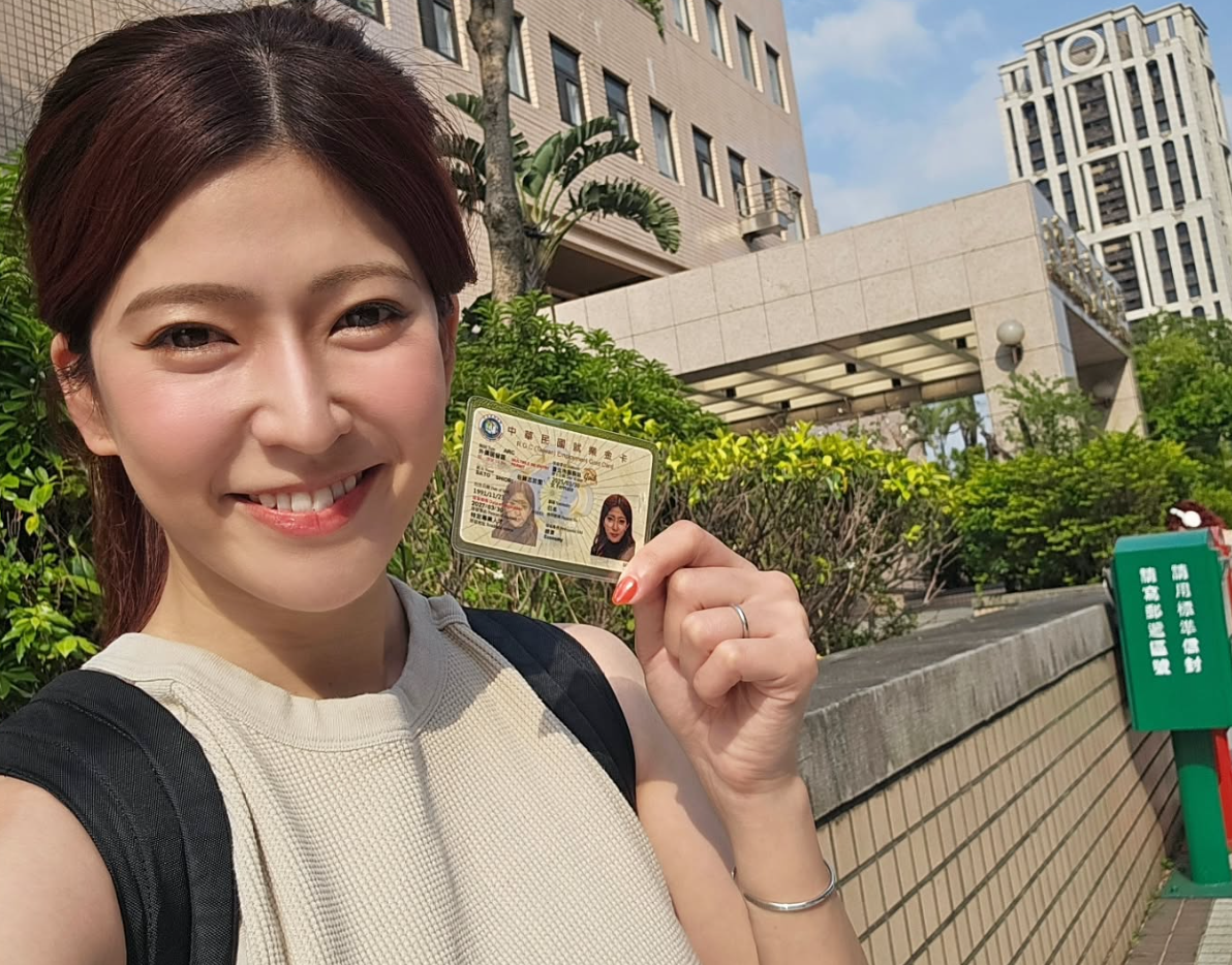 志於里在IG貼文開心分享自己是如何拿到就業金卡。(圖/翻攝自shiori.skmt IG)