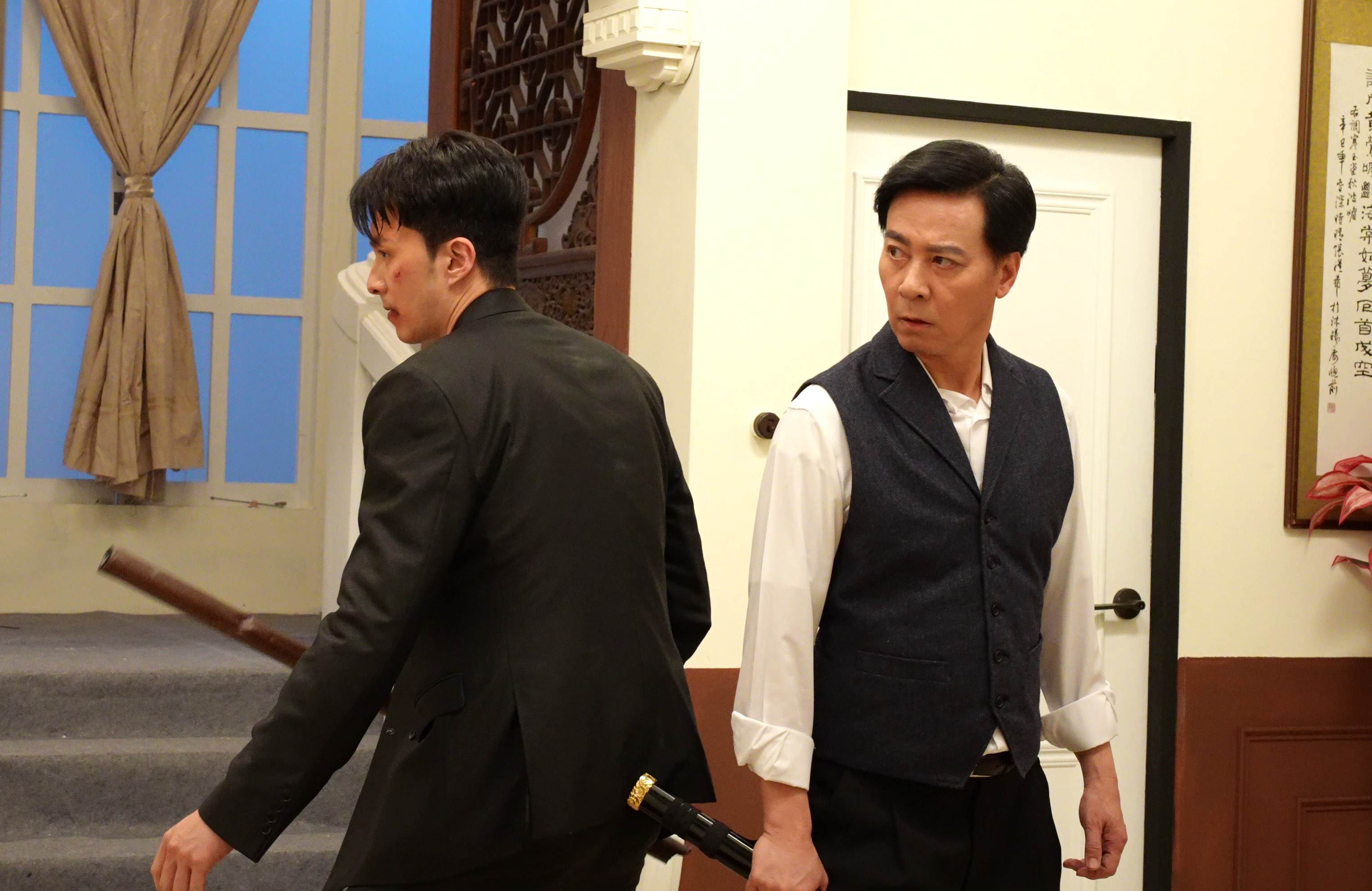 張雁名(左)和尹昭德肩併肩武打戲動作俐落有夠帥。(圖/台視提供)