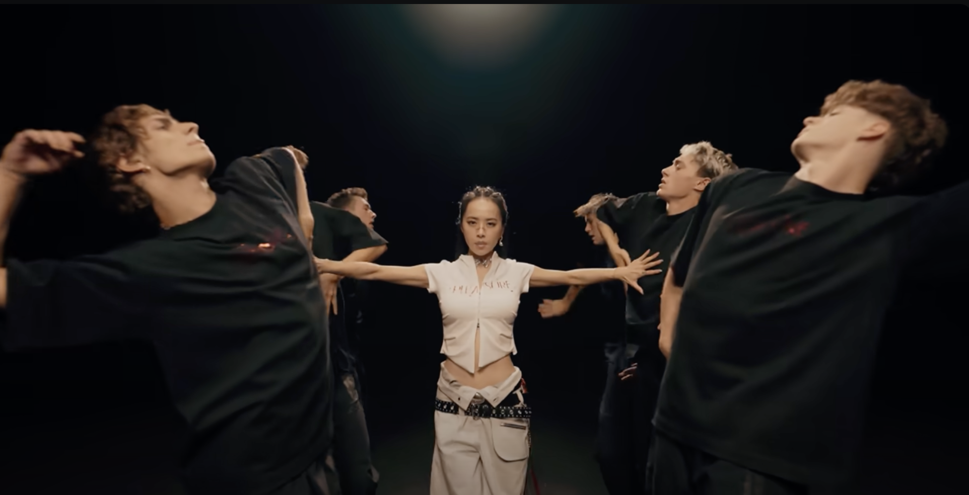 蔡依林公開新歌〈DIY〉MV。(圖/翻攝自YouTube @JOLIN 蔡依林)