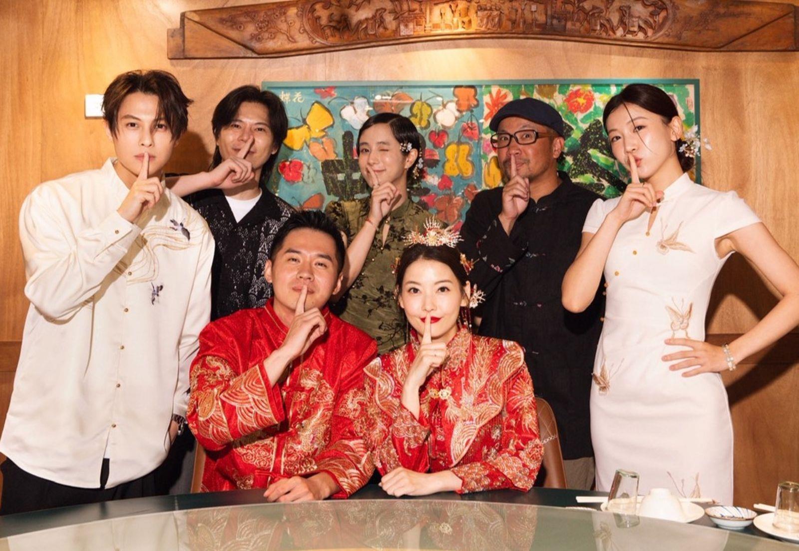 王樂妍昨舉行婚宴,昔日舞台劇《男言之隱》班底到場獻上祝福。(圖/翻攝自臉書)