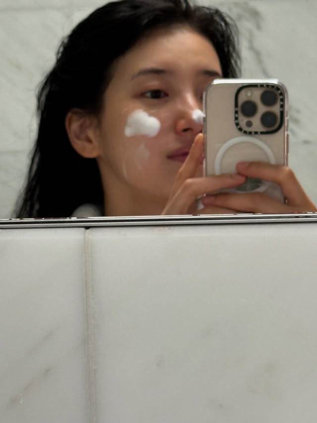 女星<a href='https://star.ebc.net.tw/search/keyword?value=裴秀智' target='_blank'>裴秀智</a>素顏照獲得好評價。(圖/翻攝自秀智 IG)
