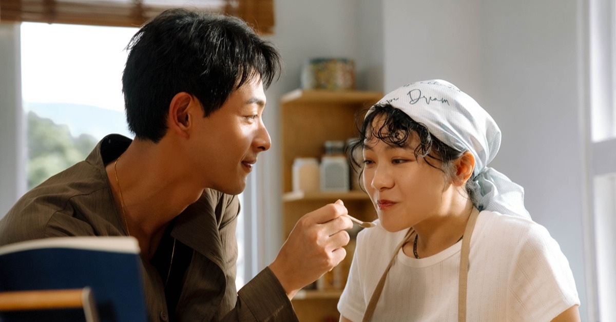 《就算一個人也可以好好的吃飯2》連晨翔(左)大撩李玲葦,讓對方因此心動不已。(圖/公視+提供)