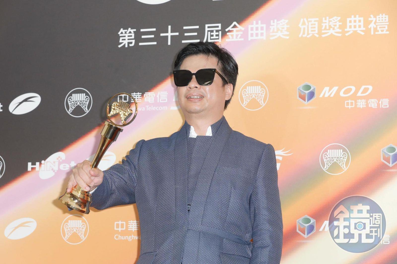 全盲歌手王俊傑凌晨在threads上表態挺罷免,卻引來酸民謾罵。(圖/鏡週刊)