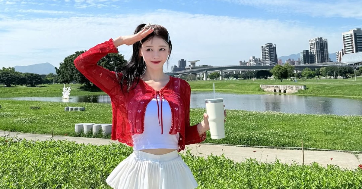 中職啦啦隊人氣王李雅英客串了一份新工作「韓國旅遊陪帶團」。（圖／翻攝自@yyyoungggggg IG）