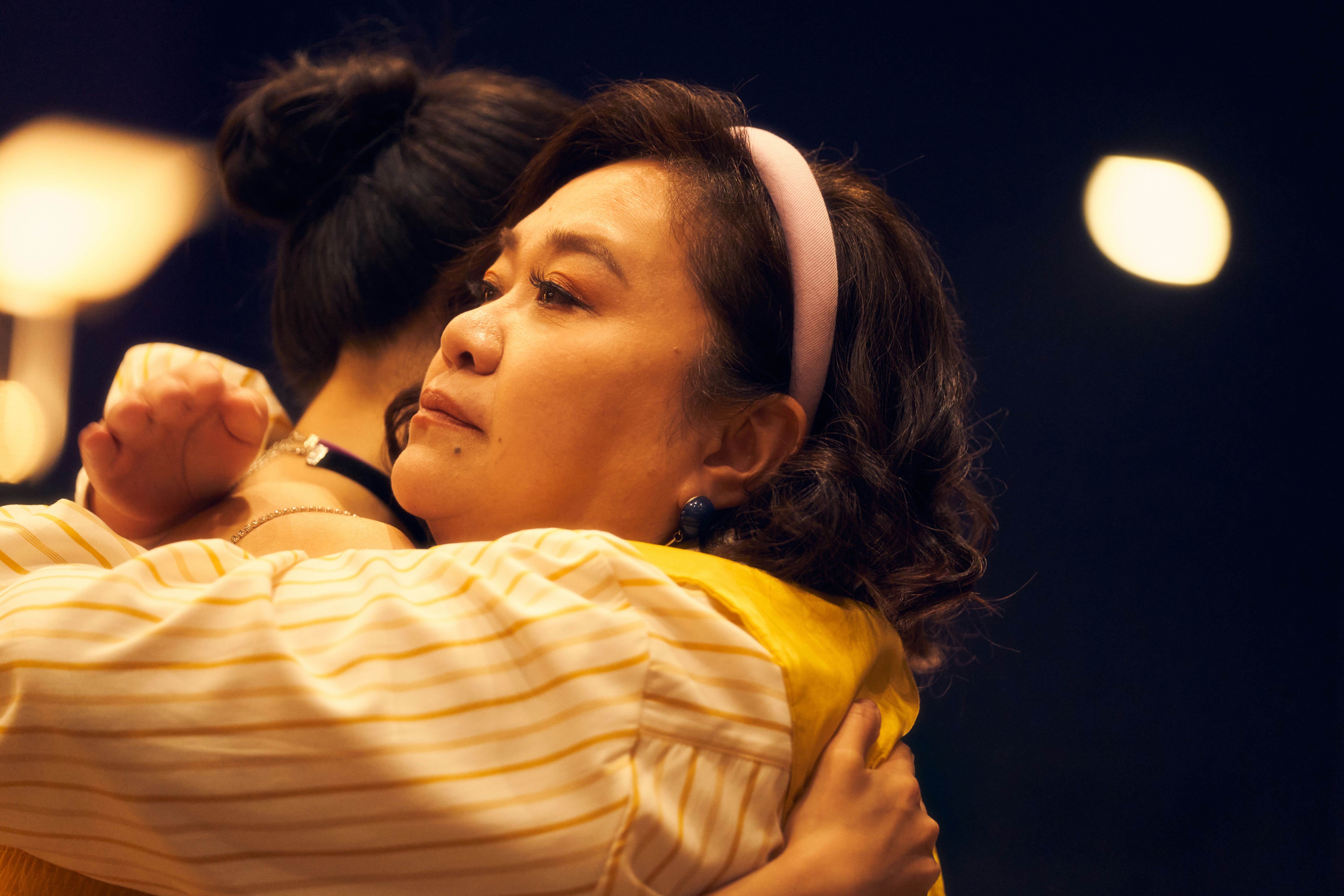 鍾欣凌獲入圍全球OTT大獎最佳女配角好消息開心尖叫。(圖/Netflix提供)
