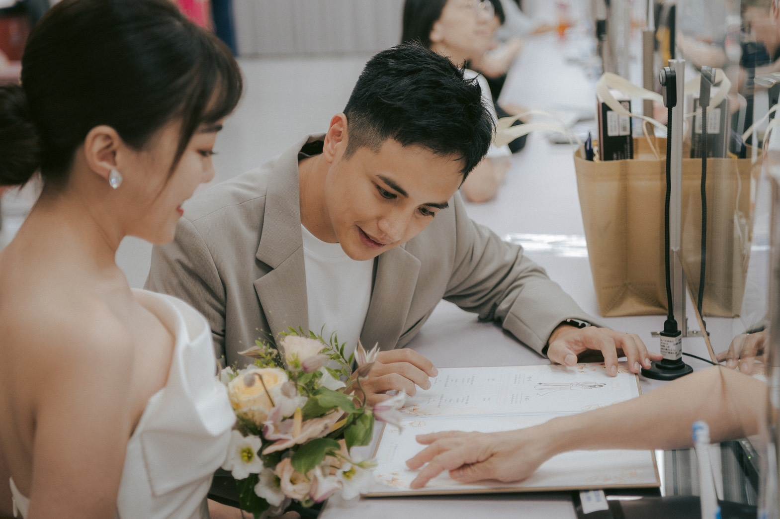 曾子余與女友今(23)日登記結婚。(圖/TVBS提供)