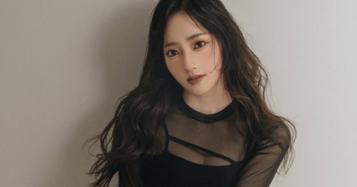 職籃啦啦隊女神闕闕(ㄑㄩㄝ),遭到警察查緝。(圖/翻攝自闕闕IG)