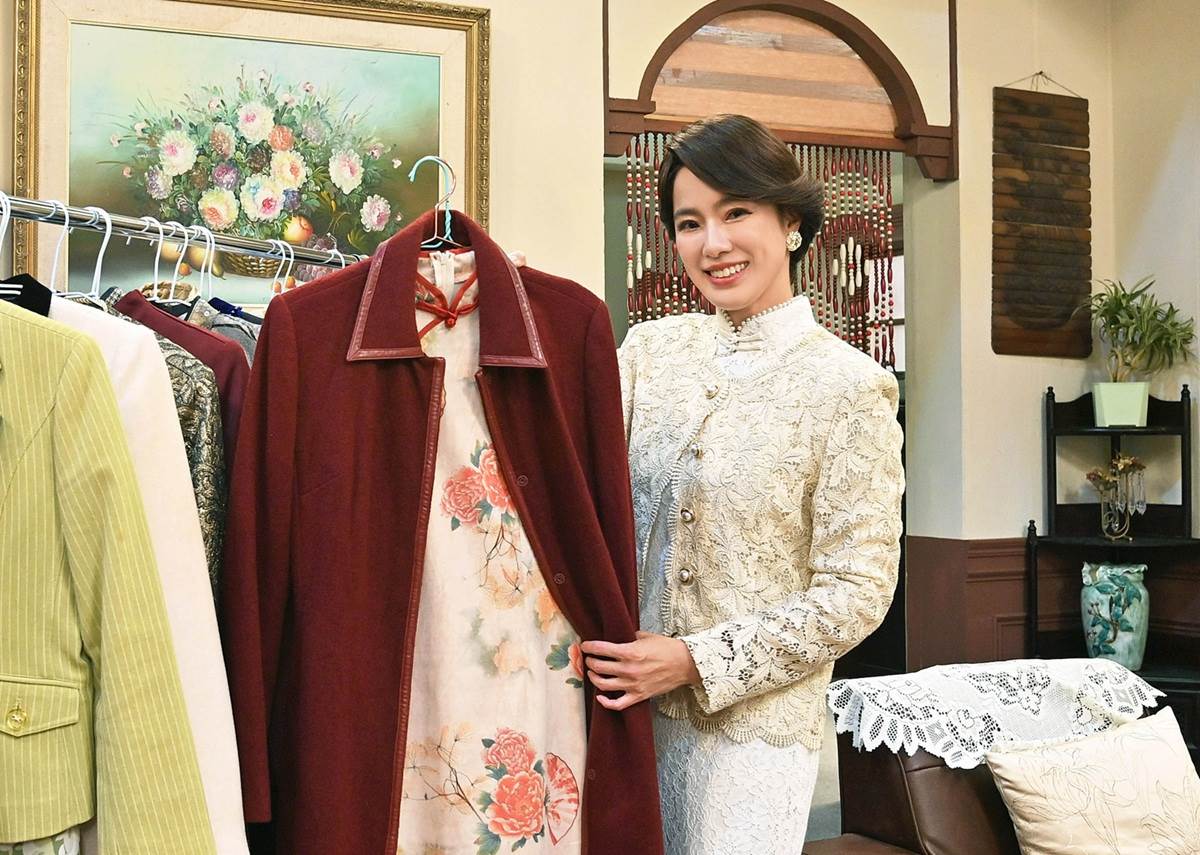 黃瑄旗袍內都會穿上調整型內衣和束褲、絲襪，換裝十分不便。（圖／台視提供）