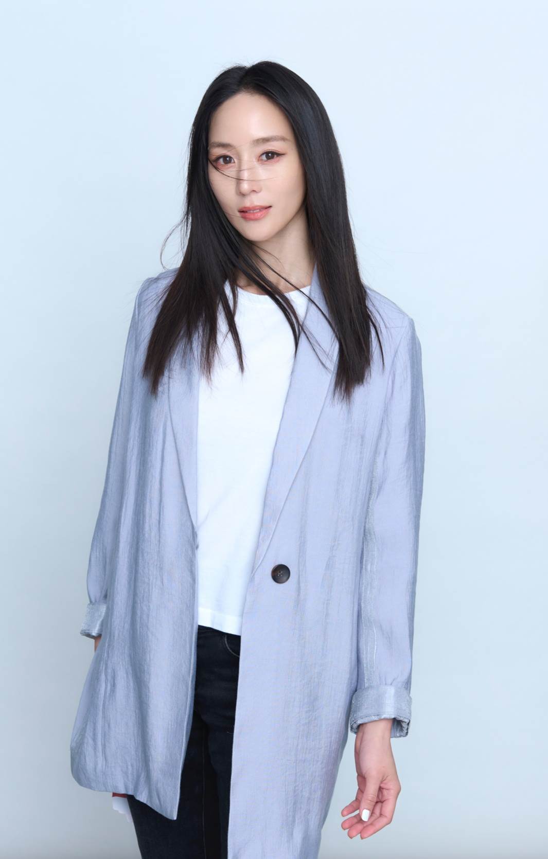 張鈞甯在華語版《我們的藍調時光》中患有憂鬱症。（圖／甯聚力文創提供）