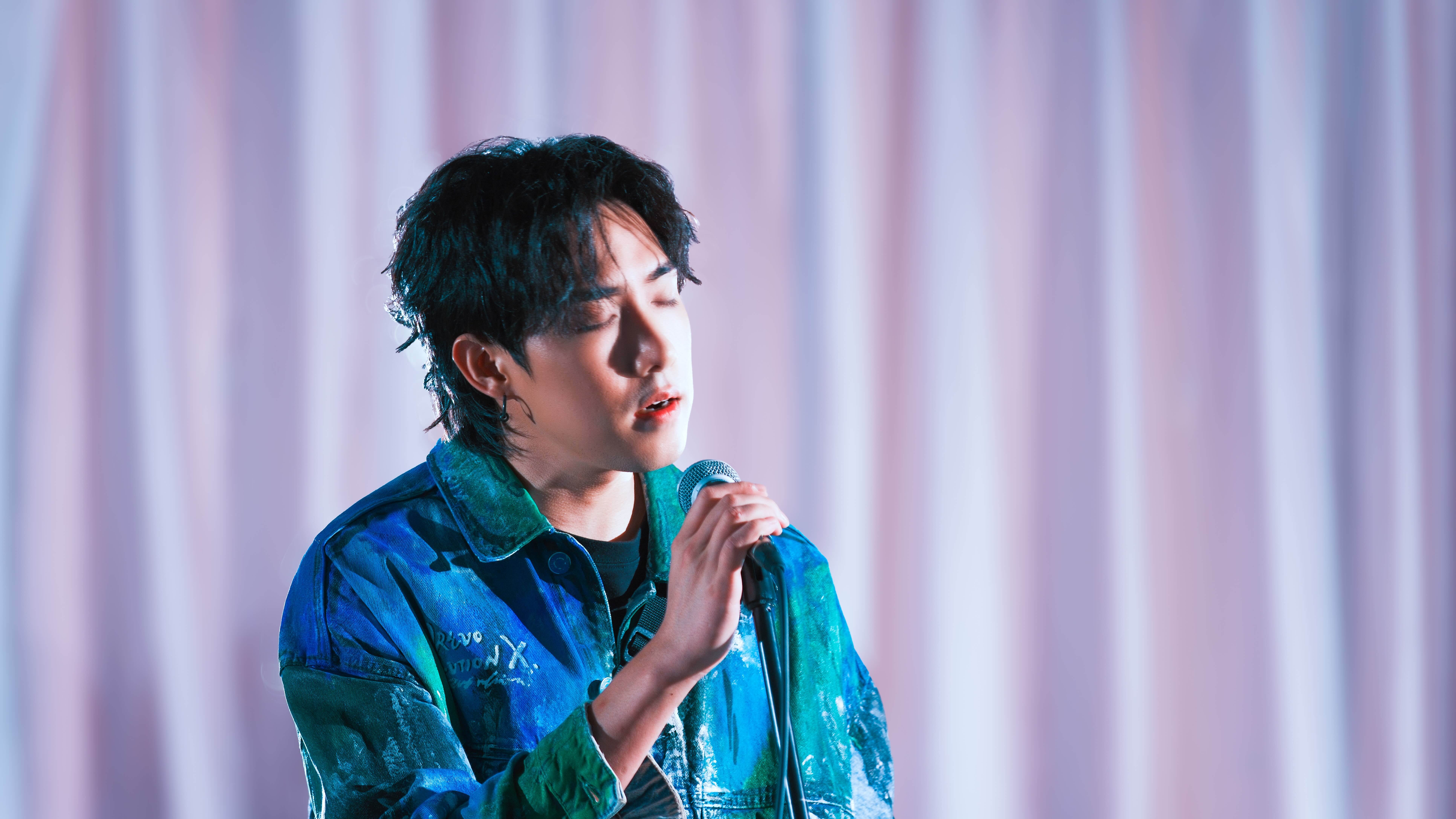 陳守恩新單曲《跌》是一首自己的寫照，唱的不是技巧，是一路走來的心聲，也獻給曾跌倒過的人。（圖／容易文創有限公司提供）