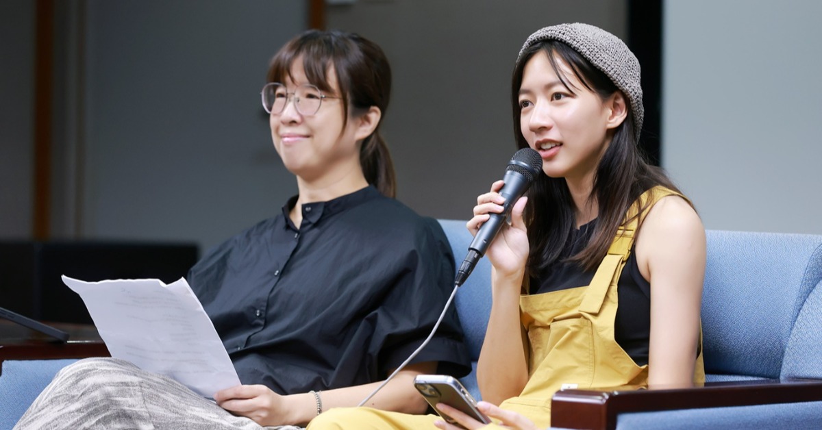 演員陳妤(右)與經紀人劉恬恬(左)在「台語台表演班」開講。(圖/台語台提供)