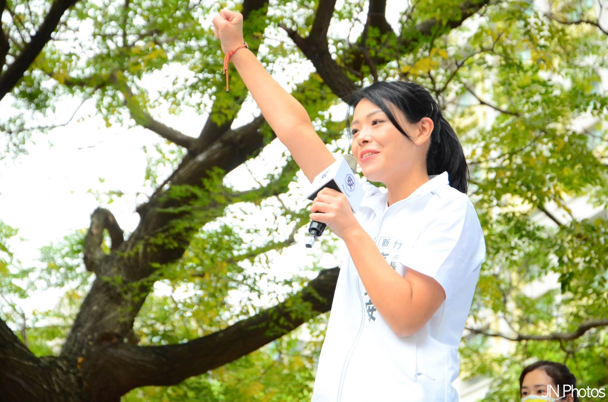 高虹安認出龍龍以後，接著說，「我有看過妳的脫口秀，我很喜歡」。（圖／翻攝自高虹安臉書）