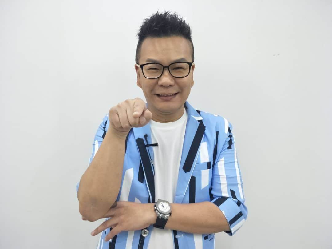 沈玉琳向來以幽默風趣的主持風格深受觀眾喜愛。(圖/翻攝自沈玉琳臉書)