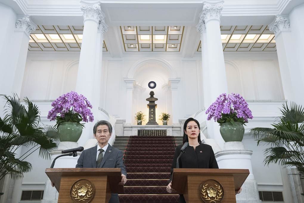 《零日攻擊》進入總統府拍攝,Janet(右)與陳文彬。(圖/牽猴子提供)