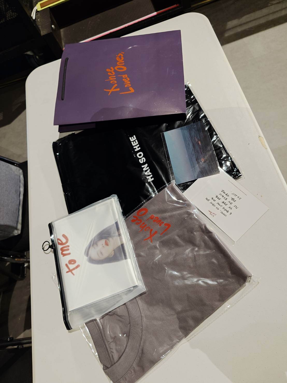 南韓女星韓韶禧準備了禮物給所有來現場的<a href='https://star.ebc.net.tw/search/keyword?value=粉絲' target='_blank'>粉絲</a>。（圖／東森娛樂）