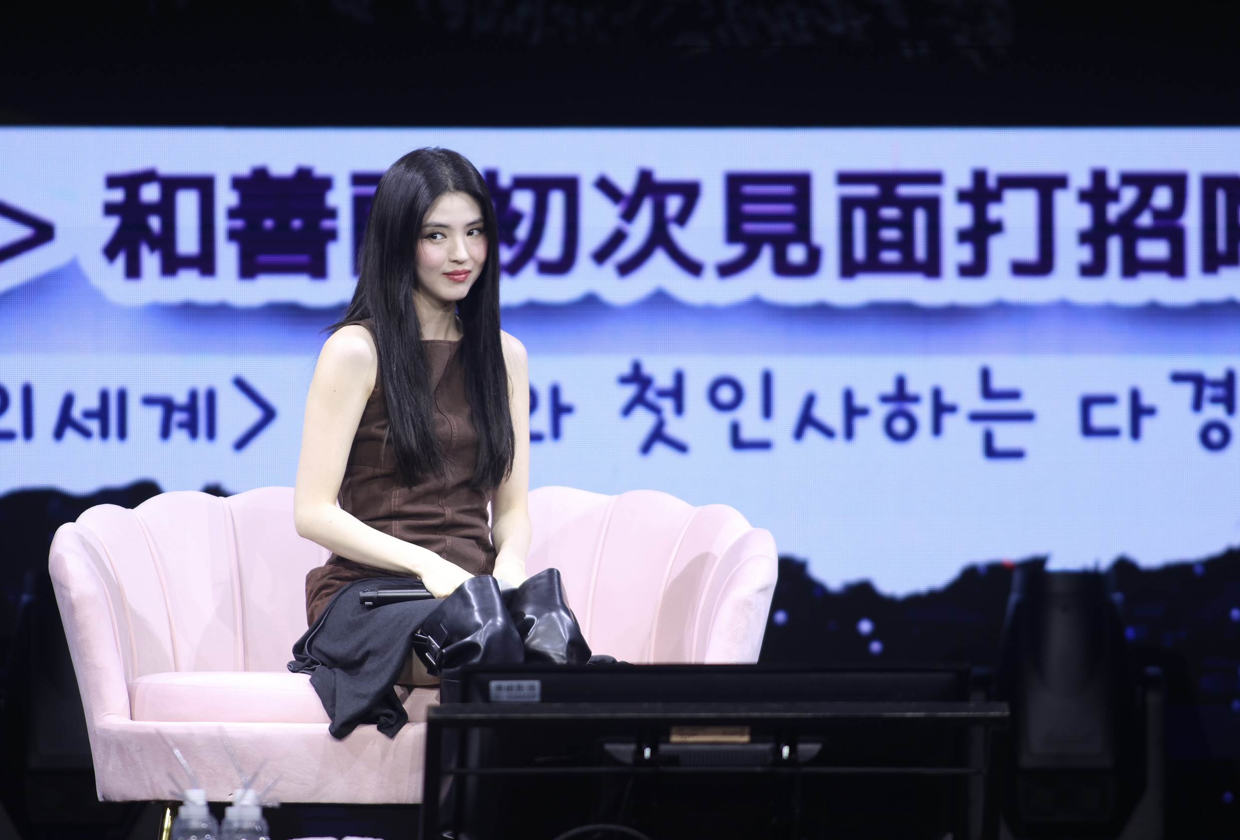 南韓女星韓韶禧一現身就引發全網尖叫聲，更大方和粉絲表達愛意。（圖／東森娛樂）