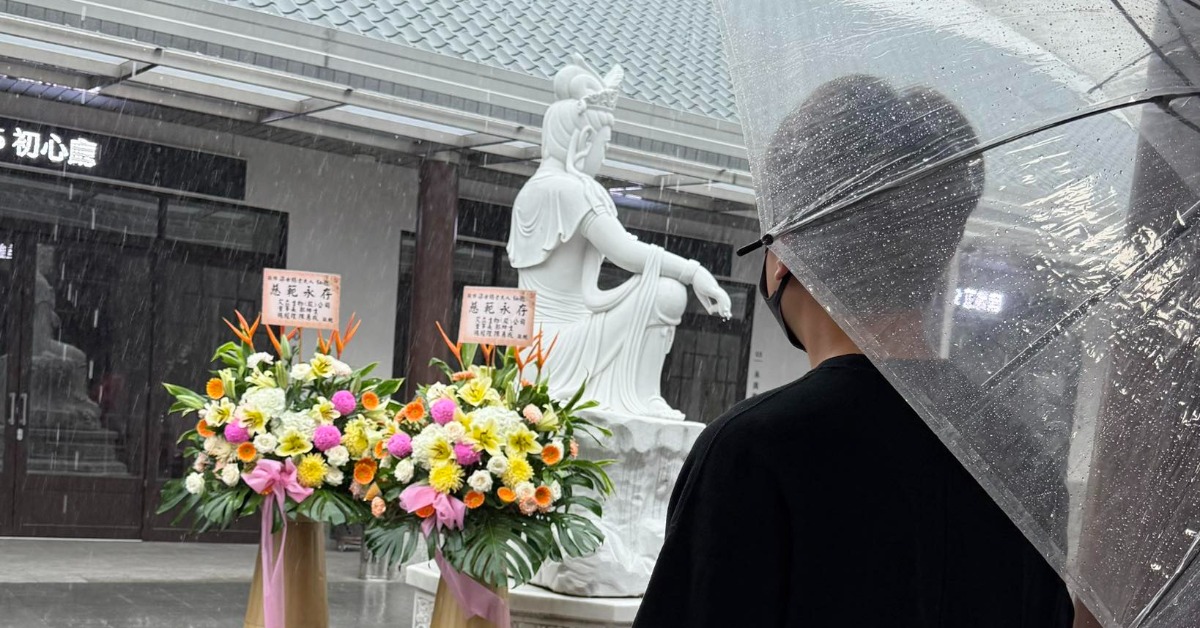知名YouTuber蔡阿嘎(本名蔡緯嘉)90歲高齡的奶奶「嘎嬤」,於今年4月在睡夢中安詳辭世。(圖/翻攝自蔡阿嘎臉書)