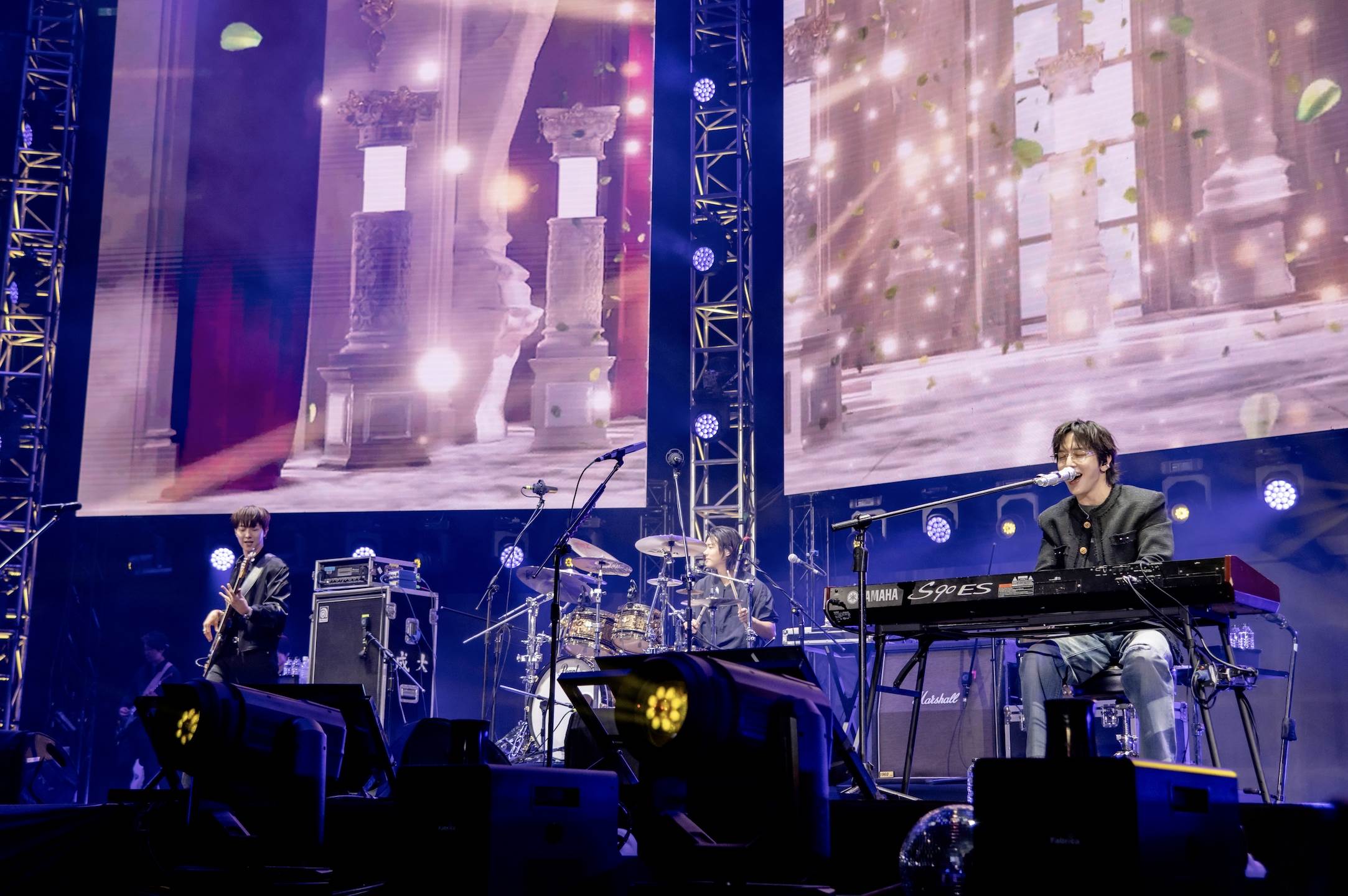 《2025 FNC BAND KINGDOM高雄站》樂團CNBLUE演唱中文歌誠意十足。(圖/SHOWOFFICE提供)