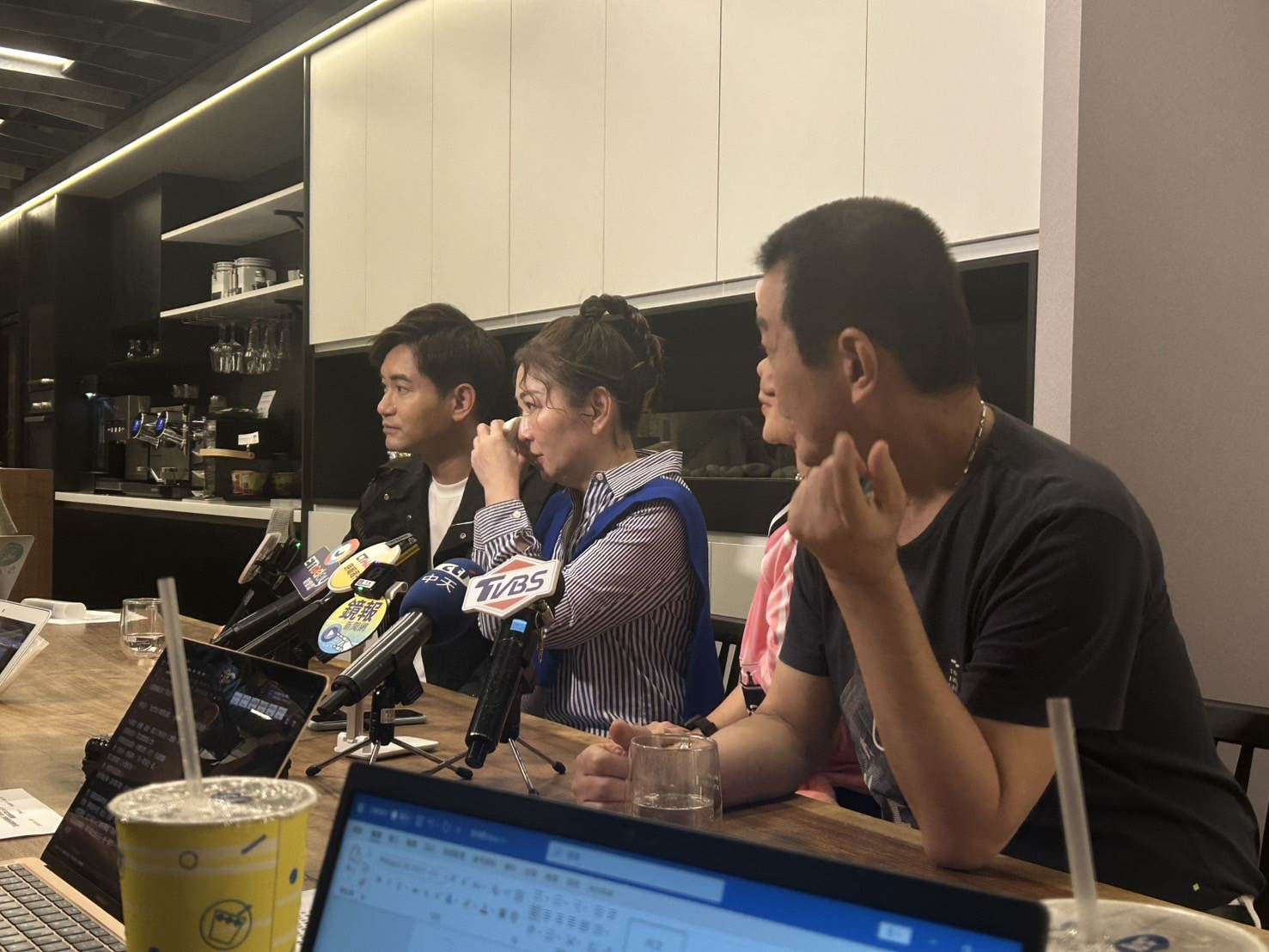 張秀卿談到老公忍不住哭了。(圖/記者陳怡伶攝)