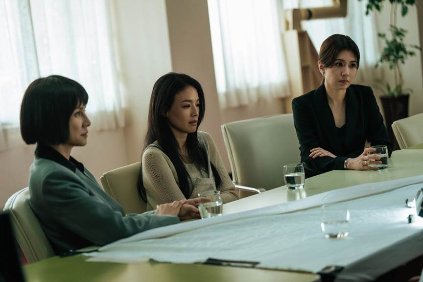 Netflix《回魂計》集結舒淇、李心潔、<a href='https://star.ebc.net.tw/search/keyword?value=賈靜雯' target='_blank'>賈靜雯</a>聯手飆戲。(圖/Netflix提供)