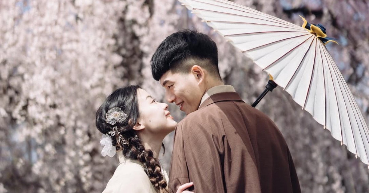 YTR情侶檔「找蔬食」Hao&Yang,愛情長跑10年宣布結婚。(圖/翻攝自找蔬食IG)