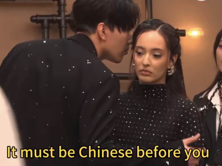 去年《歌手2024》加拿大歌手凡希亞(Faouzia Ouihya)表現穩定,被看好奪冠,卻在決賽意外跌出前三。(圖/翻攝自微博/@愛情時分_)
