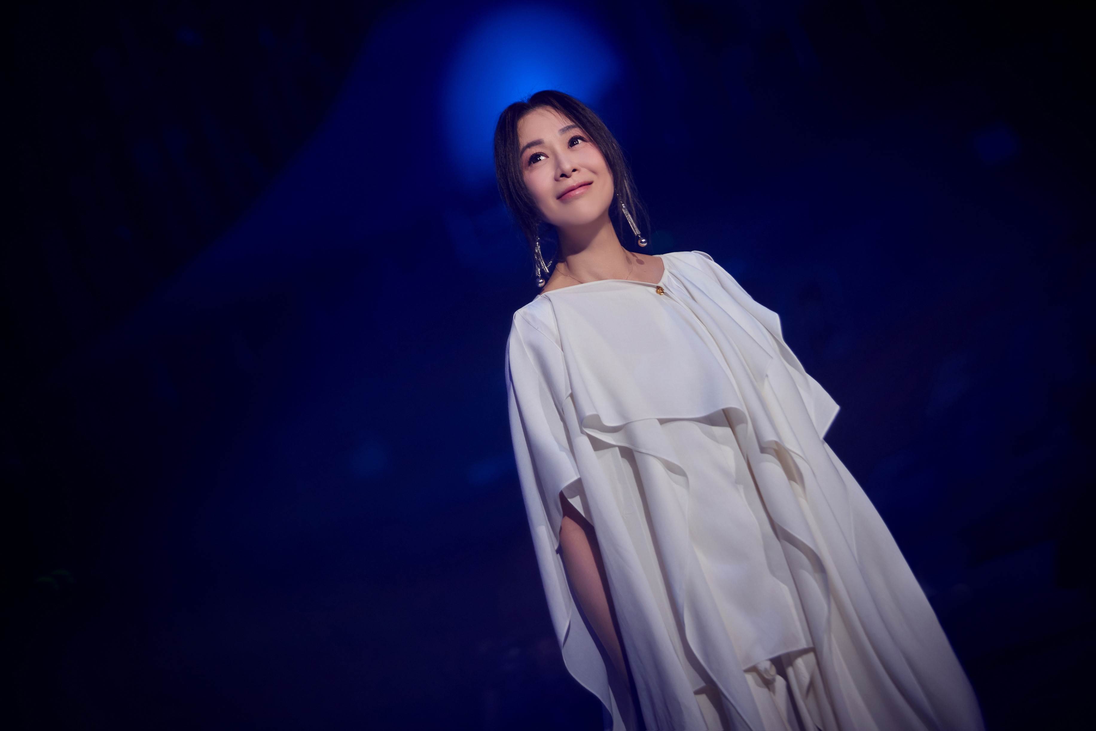 劉若英《飛行日》4.0版演唱會以「晨曦女神」、「俐落朝陽」、「錯視傍晚」、「星夜嬉戲」四套新造型亮相。(圖/相信音樂提供)