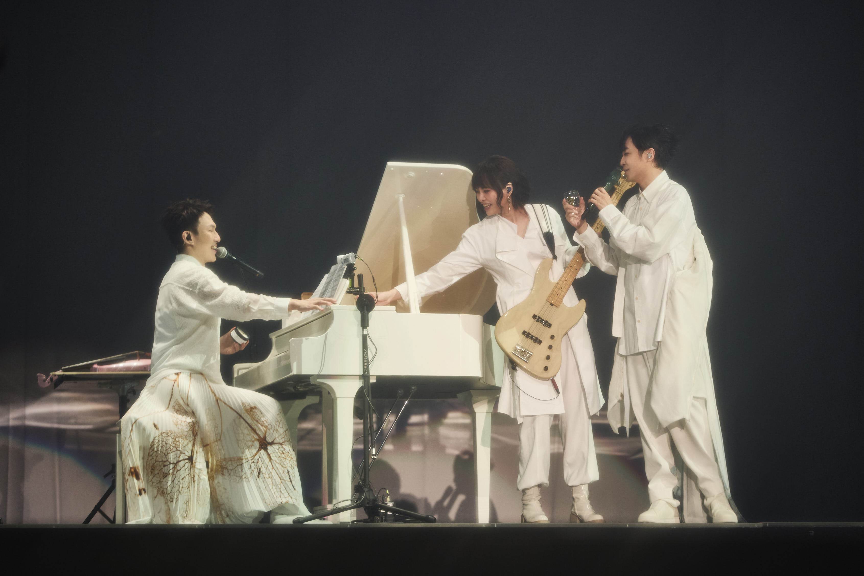 蘇打綠《二十年一刻》巡演最終場一開場，青峰輕聲說道：「歡迎來到蘇打綠這個家」。（圖／緒風提供）