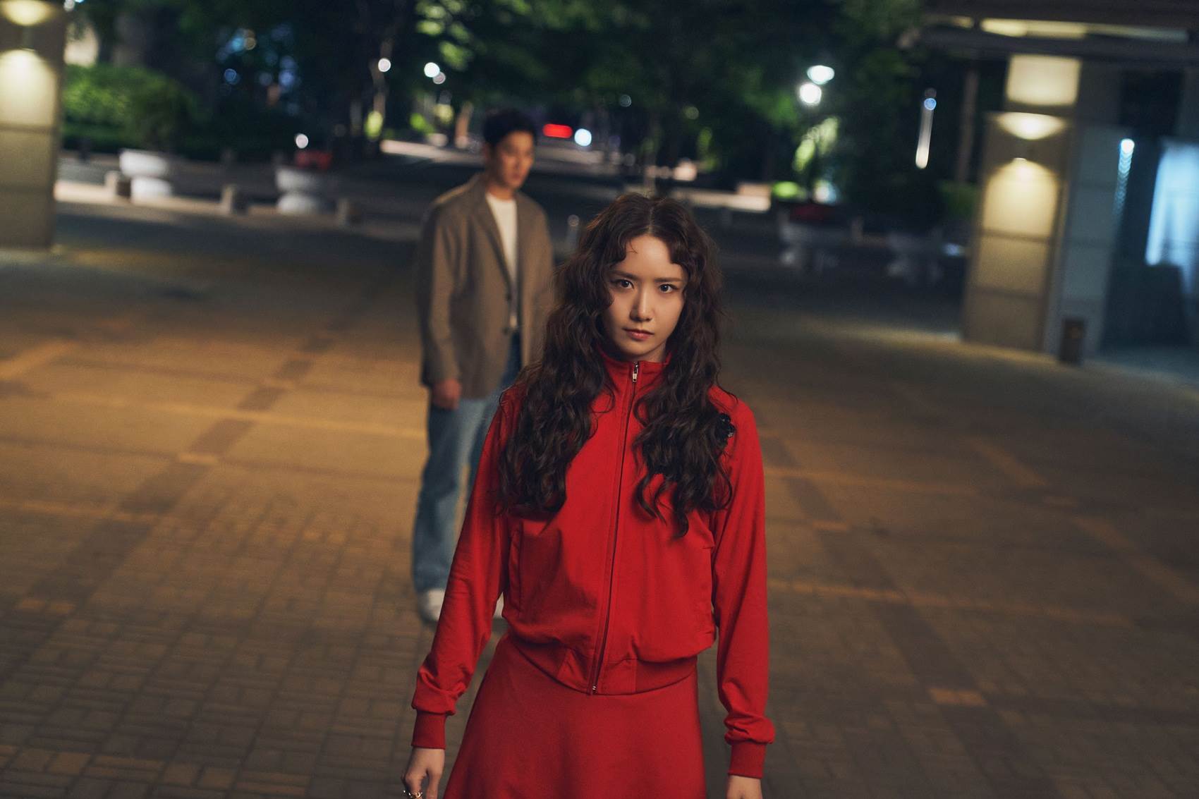 林潤娥在《凌晨兩點的惡魔》完美詮釋「白天天使、晚上惡魔」的角色設定。（圖／車庫娛樂提供）
