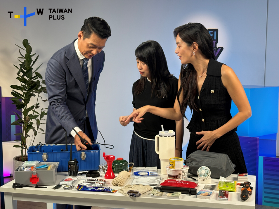 聶雲邀請《零日攻擊》演員謝怡芬及製作人鄭心媚登上節目。(圖/TaiwanPlus提供)