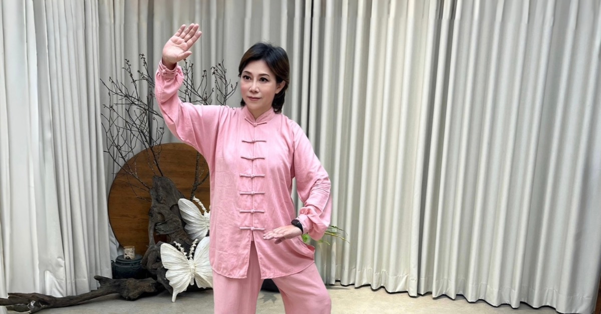 兩性愛情文學作家小彤挺過12次化療。(圖/馬可孛羅公關提供)