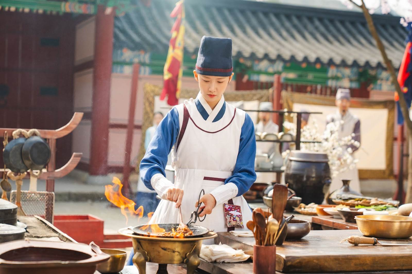 韓劇《暴君的廚師》林潤娥飾演延志永，將法式料理端上古代餐桌。（圖／Netflix提供）