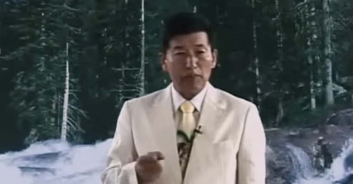 攝理教教主鄭明析在《以神之名：信仰的背叛》被揭穿惡行。（圖／Netflix提供）