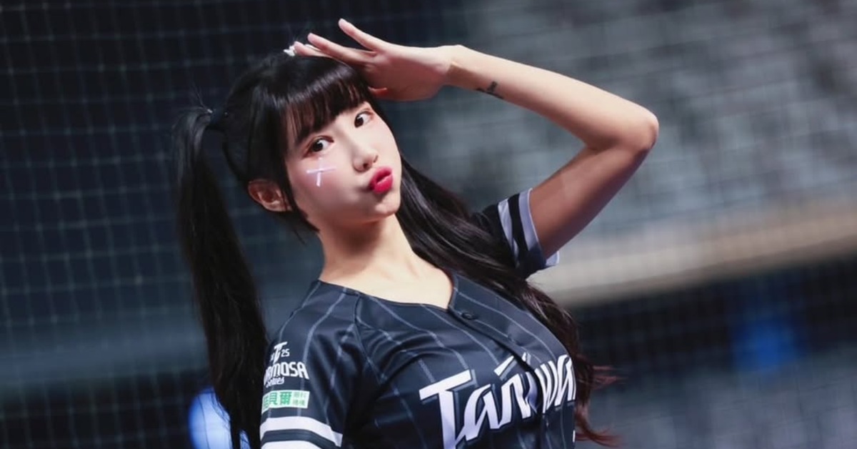樂天女孩筠熹球場嬉戲挨轟。（圖／翻攝自筠熹Instagram）