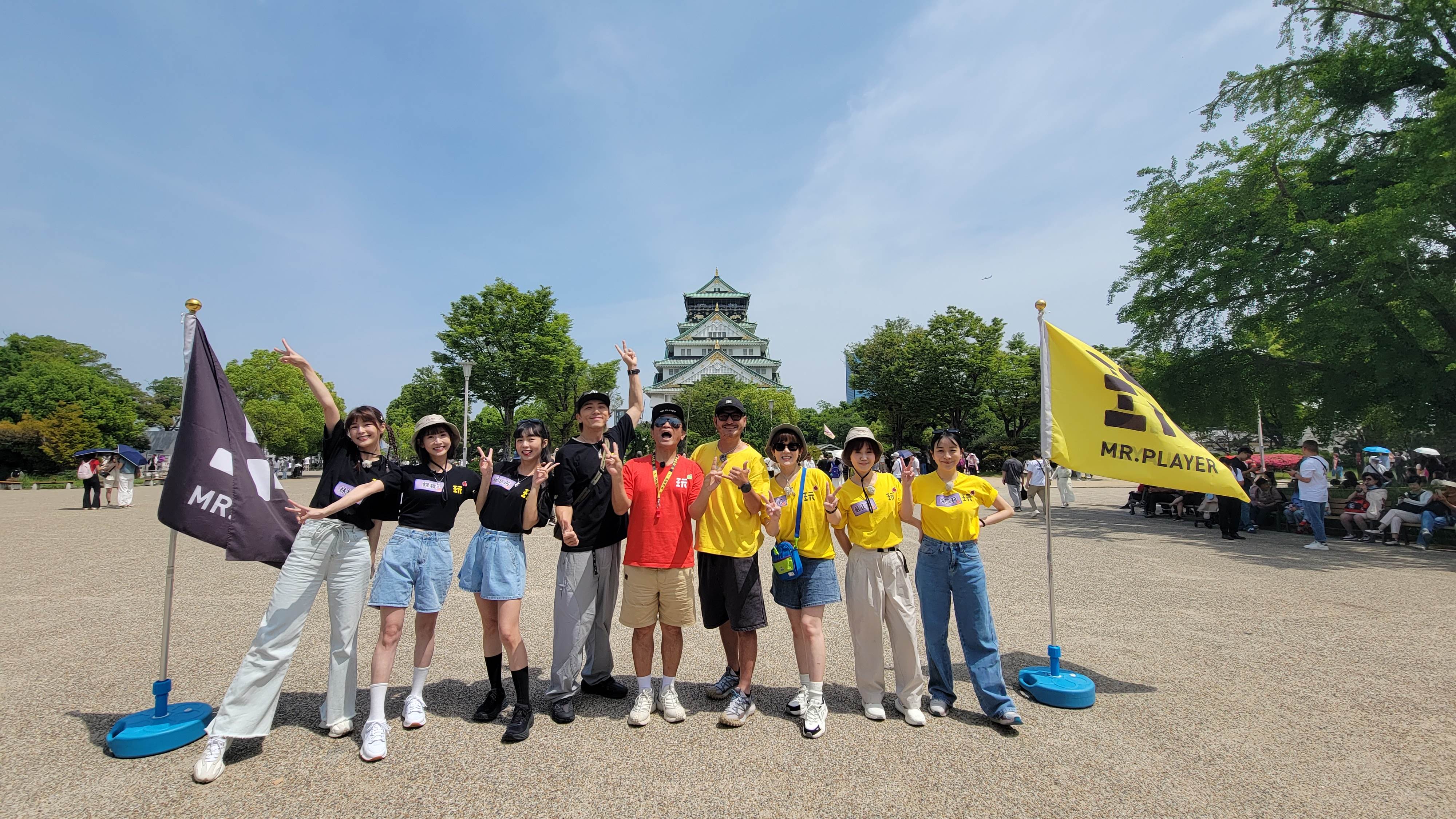 《綜藝玩很大》主持人吳宗憲率KID、坤達攜手「全媽咪」陣容：孫可芳、嚴正嵐、梁凱莉、林舒語、簡廷芮、粿粿。（圖／綜藝玩很大提供）