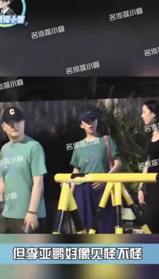 李嫣抽電子菸，爸爸李亞鵬和繼母海哈金喜都沒有太大反應。（圖／翻攝自微博）