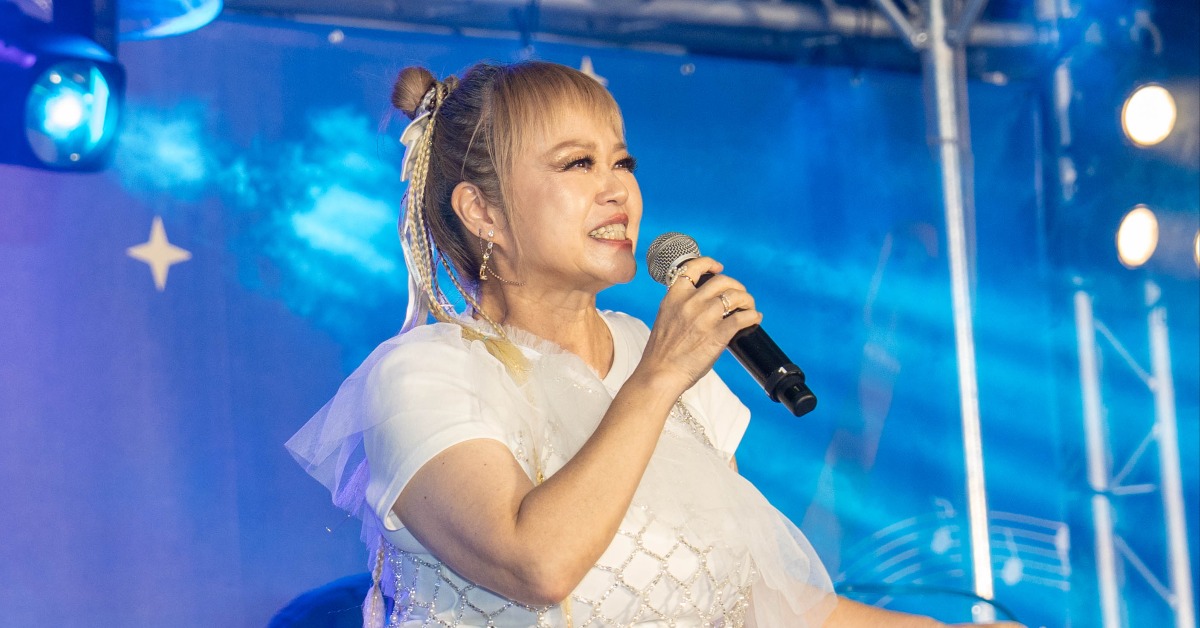「2025西拉雅夏日好Chill－關子嶺涼夏民歌夜」金智娟（娃娃）率先開唱。（圖／交通部觀光署西拉雅國家風景區管理處提供）