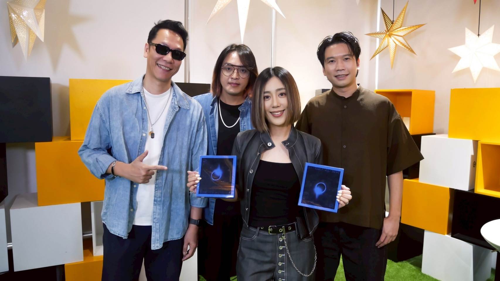 小男孩樂團團長昌哥、鼓手阿中、主唱米非、吉他手漢斯。(圖/民視提供)