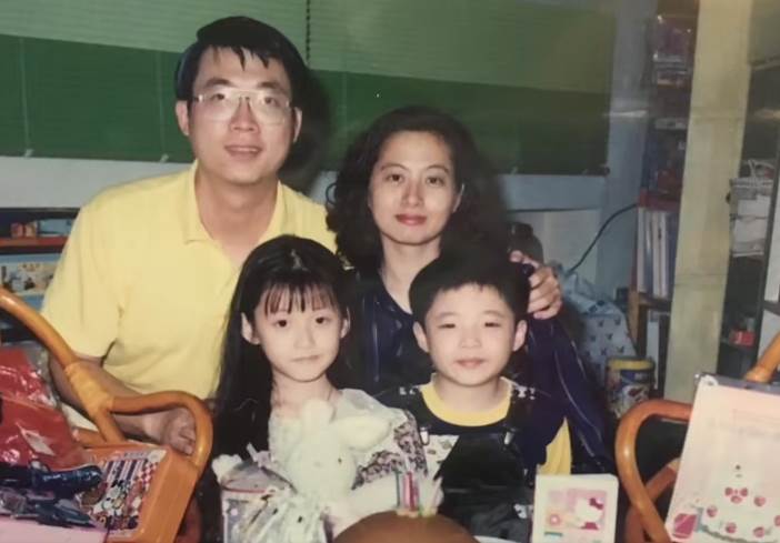 林逸欣直言:「能夠成為爸爸媽媽的小孩,已經是我這輩子最大的成就了。」(圖/翻攝自林逸欣臉書)