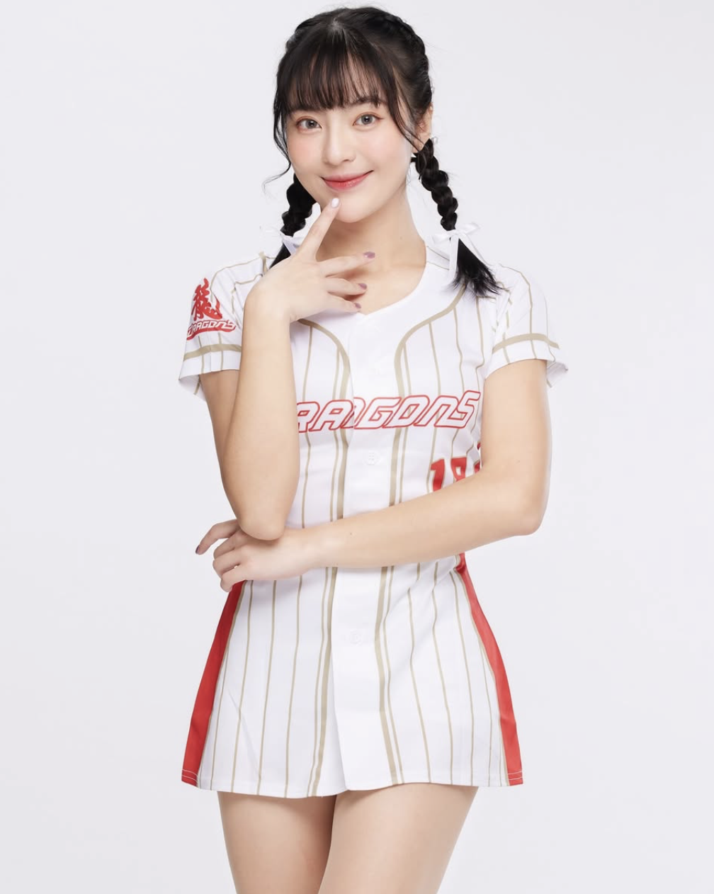 宜芳是啦啦隊小龍女成員。（圖／翻攝自IG @trina___0108）