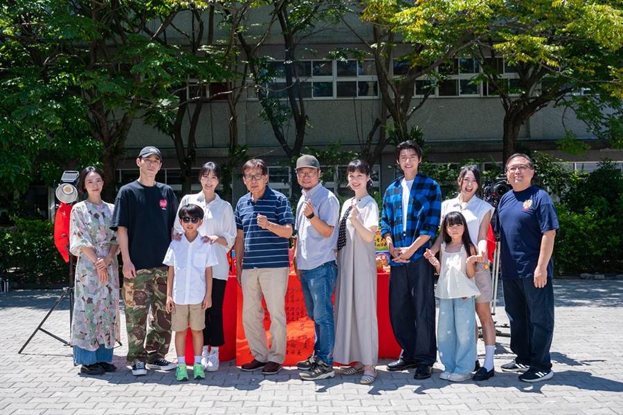 《轉角那間心藥局》舉行開鏡儀式。(圖/大愛提供)
