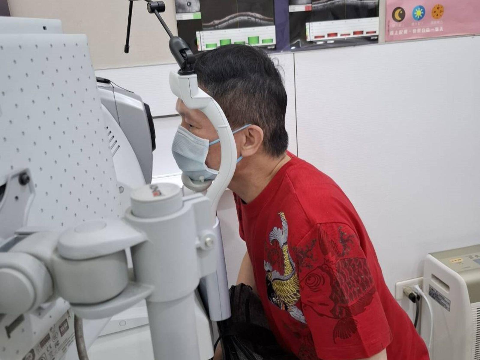 秦楊先前透露,父親節當天起床就失明,目前恢復不到5成。(圖/秦楊提供)