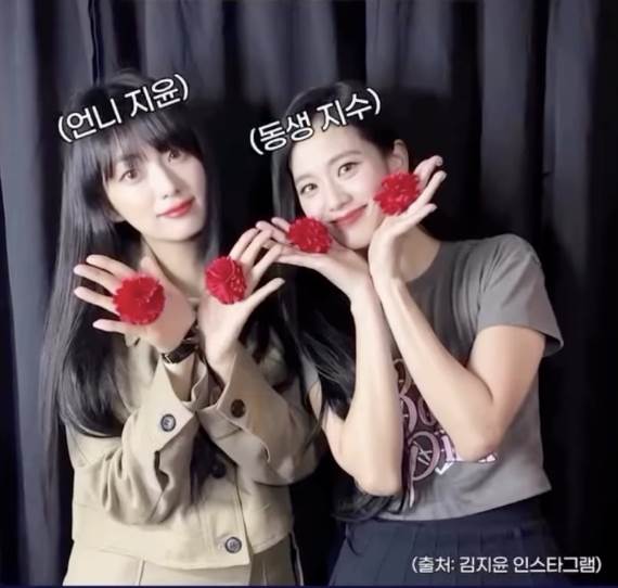 韓國女團BLACKPINK成員Jisoo(金智秀)和姐姐金智允(김지윤)。(圖/翻攝自김지윤IG)