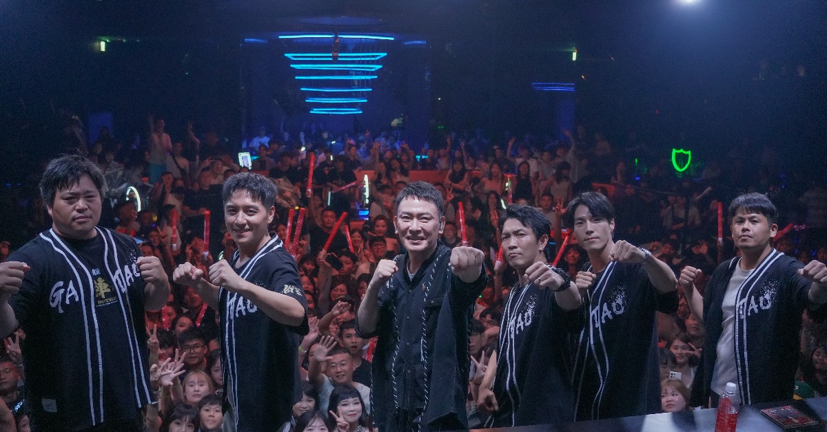 王識賢與五虎將合體唱電影片尾曲〈夢啊望〉。（圖／曼尼娛樂）