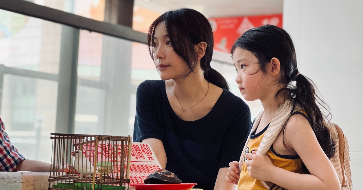 蔡淑臻（左）與葉子綺在《左撇子女孩》中，是有著血緣關係卻關係疏離的母女。（圖／光年映畫）
