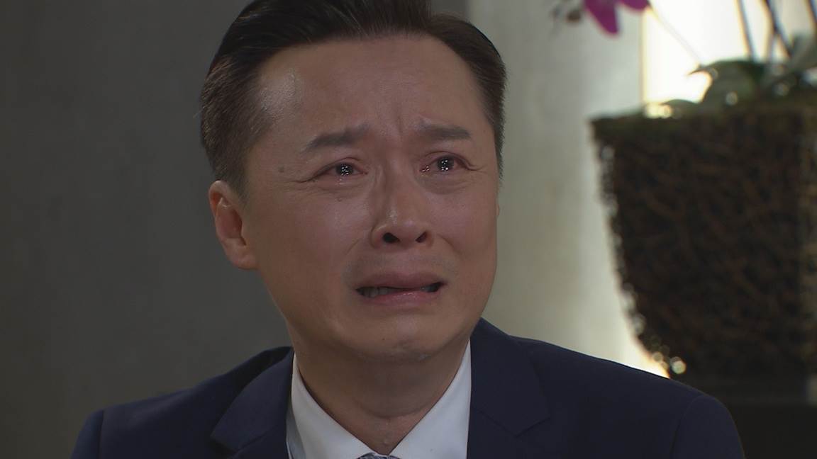 黃文星醜態的直播，竟同步播放到他家人的面前。（圖／民視提供）
