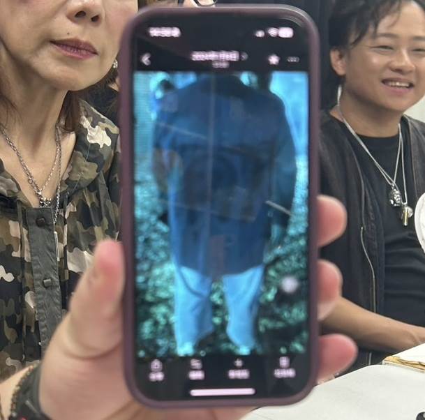 劉國劭現場分享靈異照片。(圖/記者陳怡伶攝影)